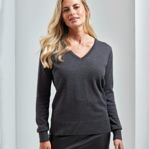 Women's v-neck knitted sweater