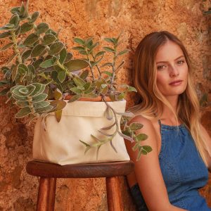 Reversible canvas organiser